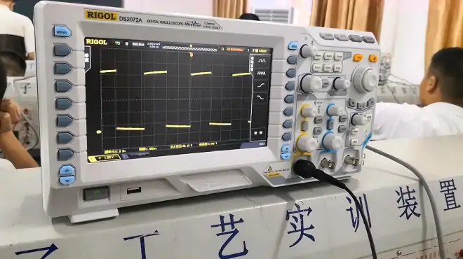 CD4069报警电路，声音虽然刺耳却能在关键时刻救命，示波器懂不